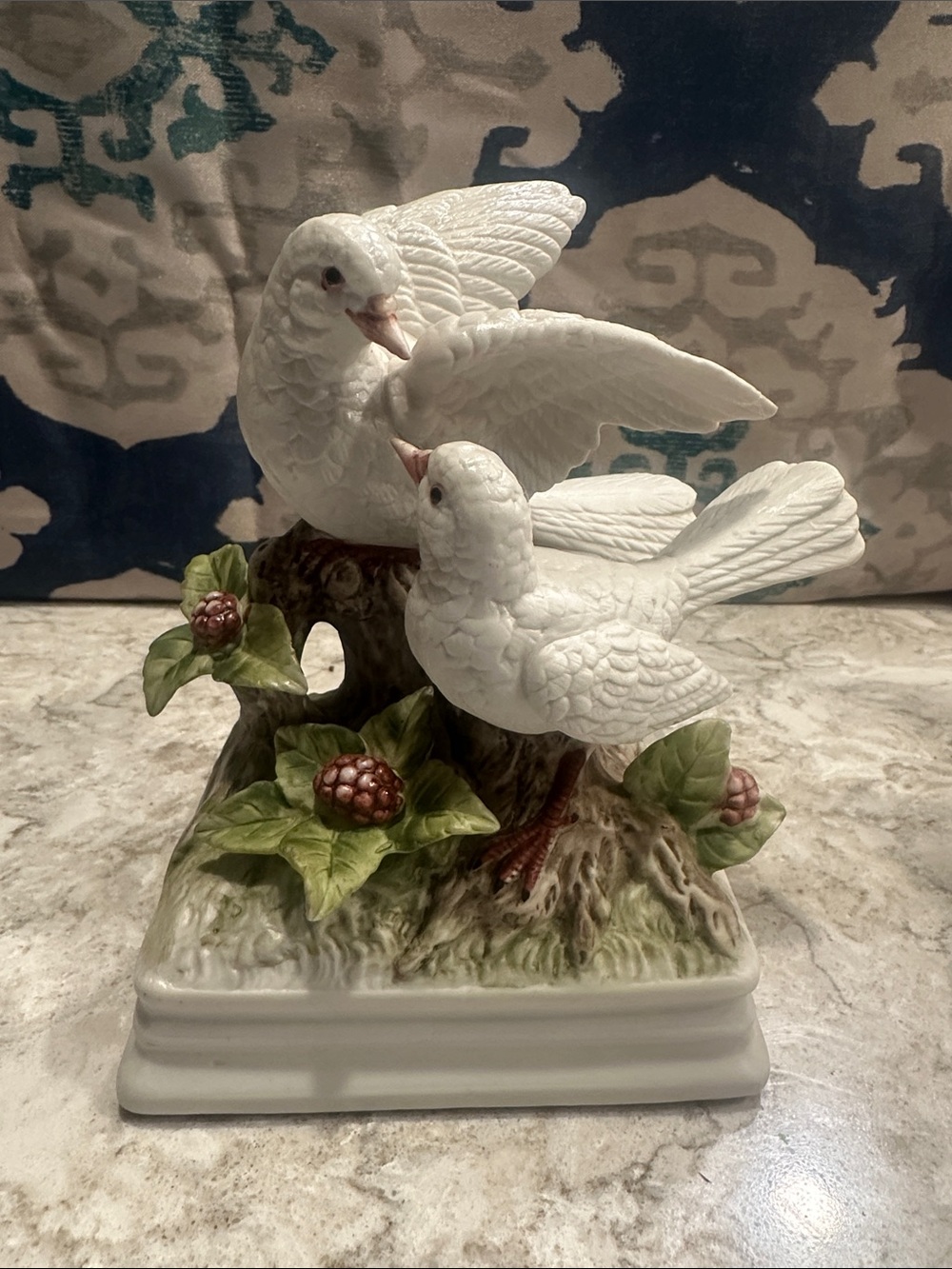 Vintage Gorham White Doves Porcelain Music Box